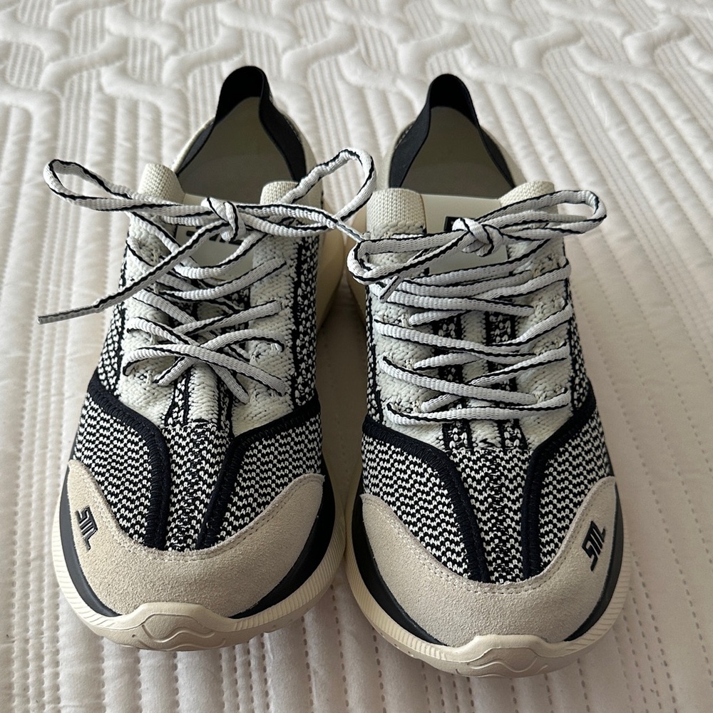 Pre owned- Black & Cream Knit Lace-Up Sneakers